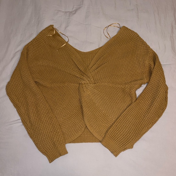 Super cute knot sweater - Picture 8 of 15